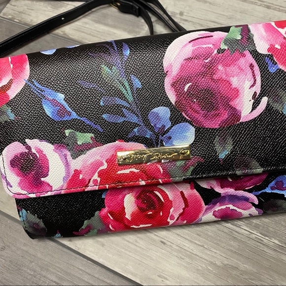 NEW Betsey Johnson Floral Crossbody Wallet 🥀 - Picture 2 of 6